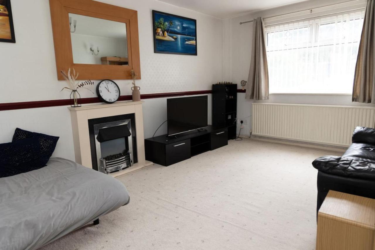 3 Bed Home Sleeps 8 People Located 1 Min From Train Stop - Otley Terrace Oldham Ngoại thất bức ảnh