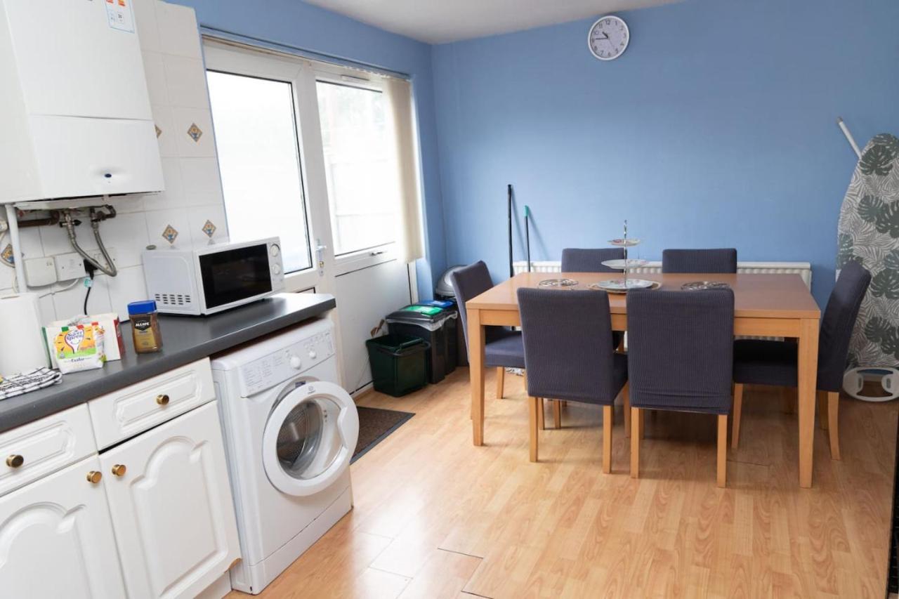3 Bed Home Sleeps 8 People Located 1 Min From Train Stop - Otley Terrace Oldham Ngoại thất bức ảnh