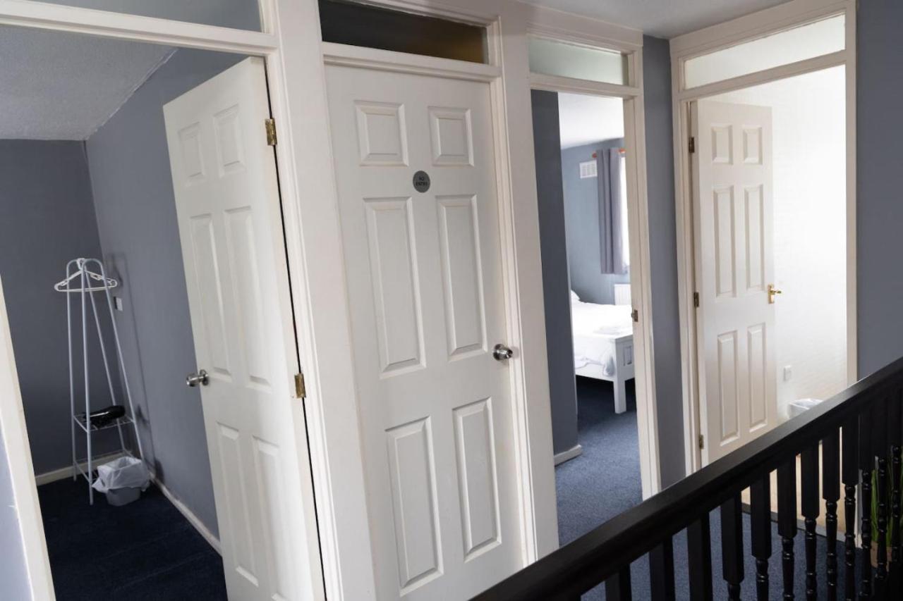3 Bed Home Sleeps 8 People Located 1 Min From Train Stop - Otley Terrace Oldham Ngoại thất bức ảnh