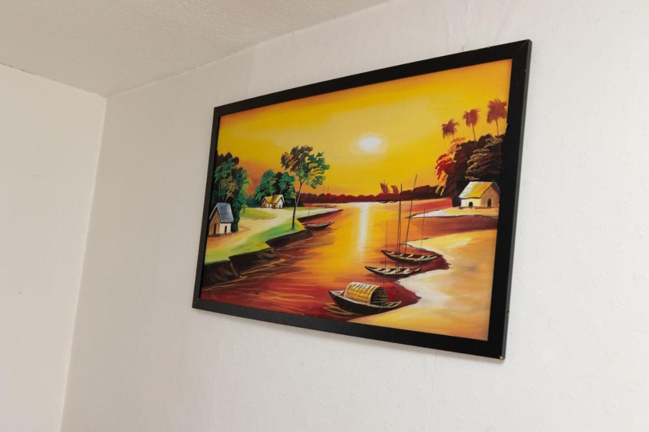 3 Bed Home Sleeps 8 People Located 1 Min From Train Stop - Otley Terrace Oldham Ngoại thất bức ảnh