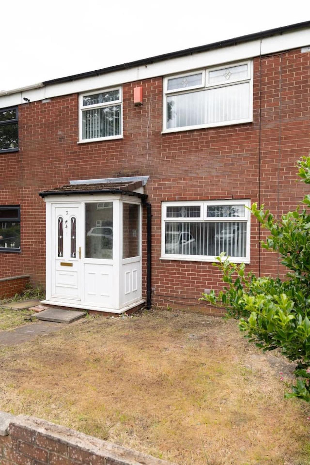 3 Bed Home Sleeps 8 People Located 1 Min From Train Stop - Otley Terrace Oldham Ngoại thất bức ảnh