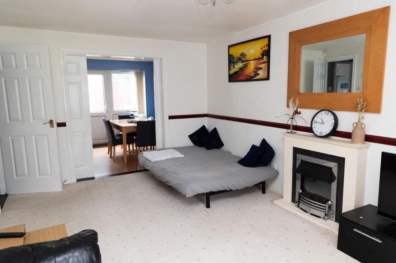 3 Bed Home Sleeps 8 People Located 1 Min From Train Stop - Otley Terrace Oldham Ngoại thất bức ảnh